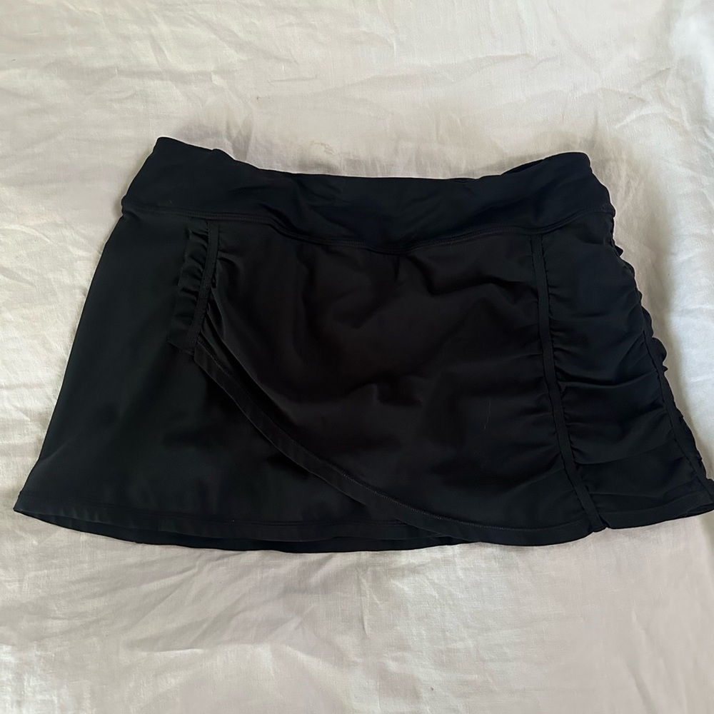 Size 6 Black Lululemon tennis skirt. Excellent condition!